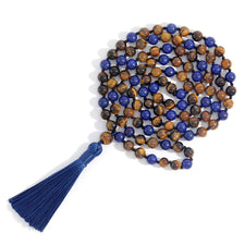 Collier long en perles Mala en Lapis Lazuli et œil de tigre jaune 