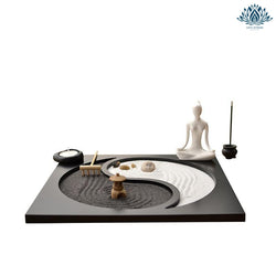 Jardin japonais zen avec galets et bougies