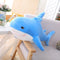 Requin kawaii en peluche }