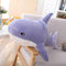 Requin kawaii en peluche }